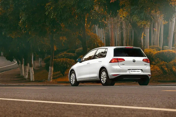 信用卡债务背后的还款压力与生活困扰 信用卡债务背后的还款压力与生活困扰